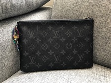 ルイヴィトン(LOUIS VUITTON)のIPADポーチをお買取いたしました。状態は傷などなく非常に良い状態のお品物です。