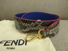 フェンディ(FENDI)のストラップユーを買取しました。銀座本店です。状態は未使用に近いお品物になります。