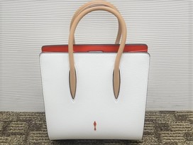 クリスチャンルブタンのホワイトスタッズ　バレリーナ　2WAＹバッグの買取実績です。