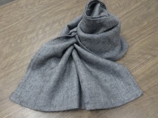 ロロピアーナ(loropiana)のカシミヤマフラーを買取りました。銀座本店です。状態は毛玉など使用感のあるお品物です。