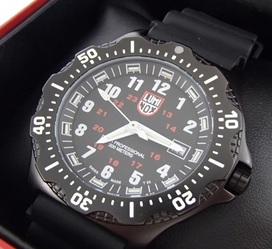ルミノックスの8401 Black Ops Watchの買取実績です。