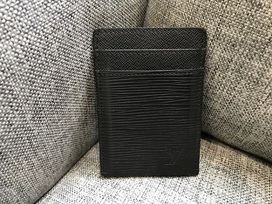 ルイヴィトンの黒　15年　エピ　マネークリップ付き　カードケース　ポルトカルトパンスの買取実績です。