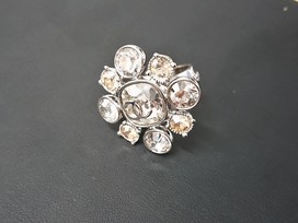 シャネルのビジュー付きリングの買取実績です。