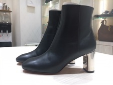 渋谷店で、セリーヌ（CELINE）のメタルヒールブーツを買取ました。状態はほとんど着用感を感じません。