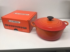 ル・クルーゼ（LE CREUSET）のココットロンドをお買取させていただきました。状態は未使用品でございます。