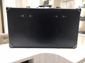 グローブトロッターの黒　サファリ　30インチ　キャリーケースの買取実績です。