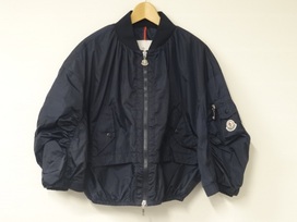 モンクレールのPULLY 　ナイロン　ポンチョジャケットの買取実績です。