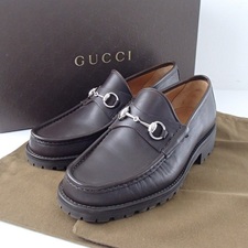 グッチ（GUCCI）のシルバービットローファーをお買取させていただきました。横浜店状態は未所要品でございます。