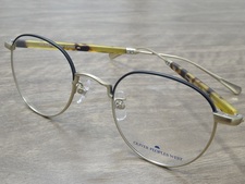 オリバーピープルズ(OLIVER PEOPLES)のTRENT度なし眼鏡を買取させていただきました。銀座本店です。状態は傷などなく非常に良い状態のお品物です。