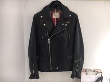 ルイスレザー（Lewis Leathers）×ヒステリックグラマーを買取りました、渋谷店です。状態は着用感はありますが、目立つ傷汚れはありません。