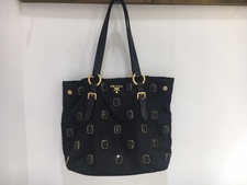 プラダ（PRADA）BR4118のバッグを買取ました、渋谷店です。状態はやや使用感が強い状態です。