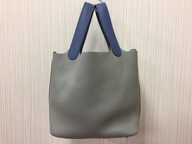 エルメスのトリヨン　バイカラー　A刻　ピコタンロックPMの買取実績です。