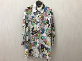 シャネルの白系　フェイスデザイン　シャツワンピース　の買取実績です。