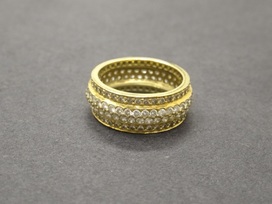 ダイヤモンドのK18 2.20ct メレダイヤモンド リングの買取実績です。