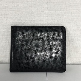 ルイヴィトンのM30531 タイガ ポルトフォイユミュルティプル ノワール 二つ折り財布の買取実績です。