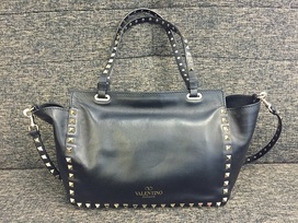 ヴァレンティノの15AW　ロックスタッズ　2WAYトートバッグの買取実績です。