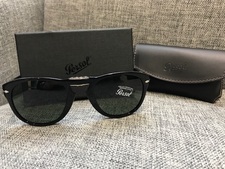 ペルソール(PERSOL)の状態の綺麗な折り畳みサングラスをお買取いたしました。状態は傷などなく綺麗なお品物です。