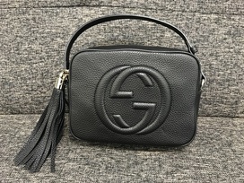 グッチの黒　ソーホー　ディスコショルダーバッグの買取実績です。