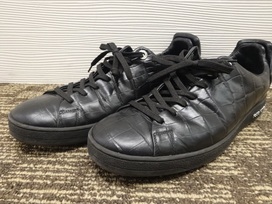 ルイヴィトンの16年製　クロコ型押しスニーカーの買取実績です。