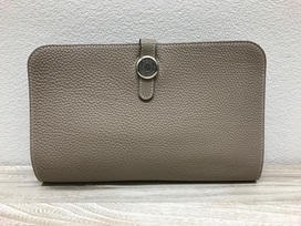 エルメスのドゴン　トリヨンクレマンスエトゥープ　ウエストポーチ　□F刻印の買取実績です。