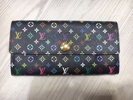 ルイヴィトンのマルチカラー　ポルトフォイユ・サラ　の買取実績です。