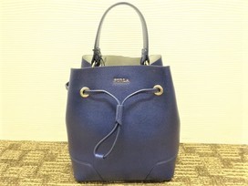 フルラのネイビー　ステイシーバッグの買取実績です。