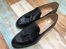 クロケット&ジョーンズ(Crockett&Jones)使用感のあるタッセルローファーをお買取いたしました。状態は通常使用感のあるお品物です。