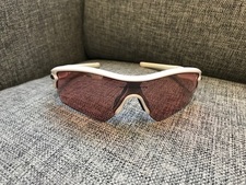 オークリー(OAKLEY)の通常使用感のあるサングラスをお買取いたしました。状態は通常使用感のあるお品物です