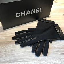 新宿店でシャネル（CHANEL）のレザーグローブをお買取させていただきました。状態は汚れなどなく綺麗なお品物でございます。