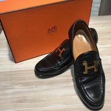 新宿店でエルメス（HERMES）のH金具ローファーをお買取させていただきました。状態は使用感の感じるお品物でございます。