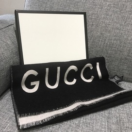 グッチのロゴ×ウルフ ウールマフラーの買取実績です。