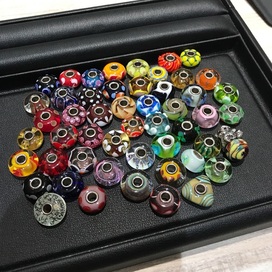 トロールビーズのガラスビーズ50粒、ベイビートロール1粒の買取実績です。