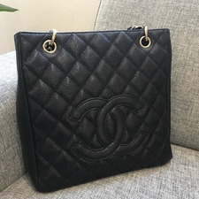 新宿店でシャネル（CHANEL）のキャビアスキントートバッグをお買取させていただきました。状態は綺麗な状態のお品物でございます。