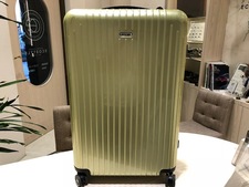 渋谷店ではリモワ（RIMOWA）のサルサエアー84Ｌを買取しました。状態は使用によるキズ、スレが目立ちます。