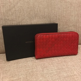 ボッテガ・ヴェネタのイントレチャートラウンドジップウォレットの買取実績です。