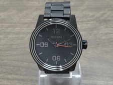 ニクソン(NIXON)のスターウォーズ カイロレン 腕時計を買取させていただきました。銀座本店です。状態は通常使用感があるお品物です。
