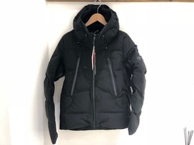 水沢ダウン(デサント)の黒　マウンテ二ア　メンズの買取実績です。