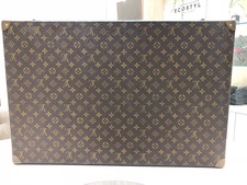 渋谷店では、ルイヴィトン（LOUIS VUITTON）のトランクケースを買取ました。状態は経年劣化を感じる状態です。