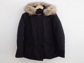 ウールリッチの黒　アークティックパーカー　レディースの買取実績です。