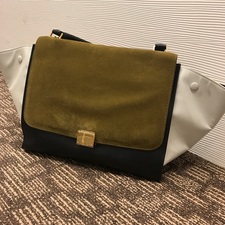 銀座本店でセリーヌ（CELINE）のトラペーズをお買取させていただきましたのでご紹介致します。状態は通常使用感のあるお品物でございます。