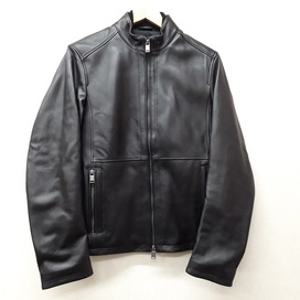 ヒューゴボスの黒　ラムレザー　シングルライダースジャケットの買取実績です。