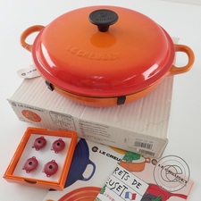 ルクルーゼ(Le Creuset)の両手鍋をお買取いたしました。です。状態は新品同様のお品物になります。