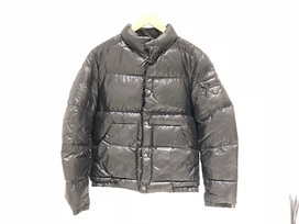 プラダの黒　2010年製　ダウンジャケット　メンズの買取実績です。