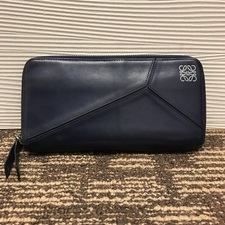 銀座本店でロエベ（LOEWE）のパズル ラウンドジップウォレットをお買取させていただきました。状態は使用感の強いお品物でございます。