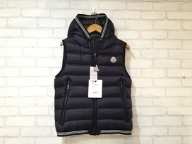 モンクレールの2017年　AMIENS　ダウンベストの買取実績です。