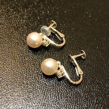 新宿南口店でタサキ（TASAKI）のK18WG 6PD パールイヤリングをお買取させていただきました。状態は通常使用感のあるお品物でございます。