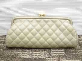 シャネルのキャビアスキン がま口 キルティング ポーチの買取実績です。