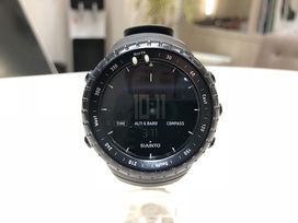 スントの黒　コア　クオーツ時計　メンズの買取実績です。