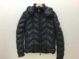 モンクレールの黒　BERRIAT　15AW　ダウンジャケット　国内正規品の買取実績です。
