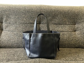 ジェイ&エムデヴィッドソンのレディーストートバッグ　BELLE S WITH STUDS 1514N(ネイビー)の買取実績です。